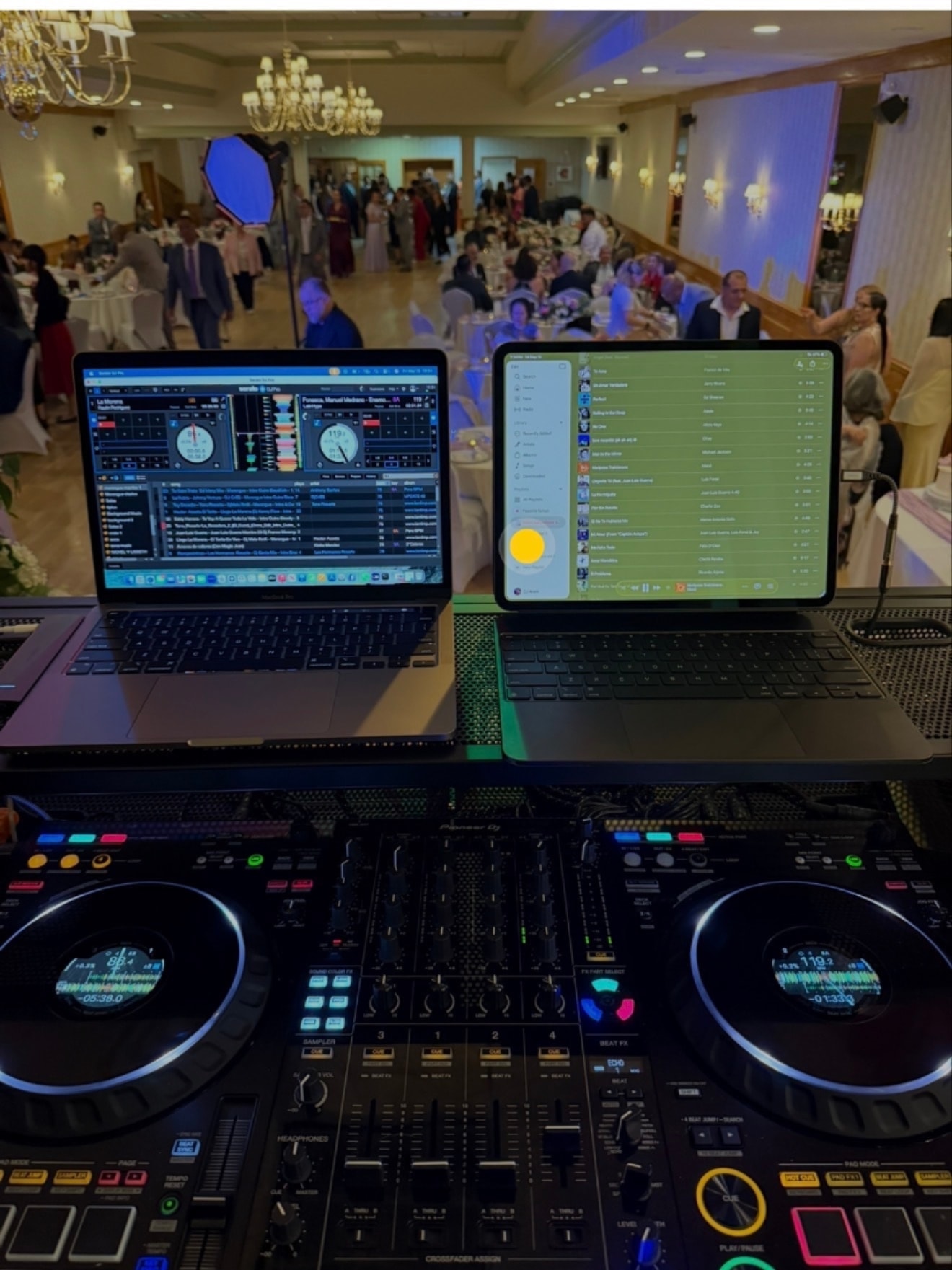 DJ Arony performing